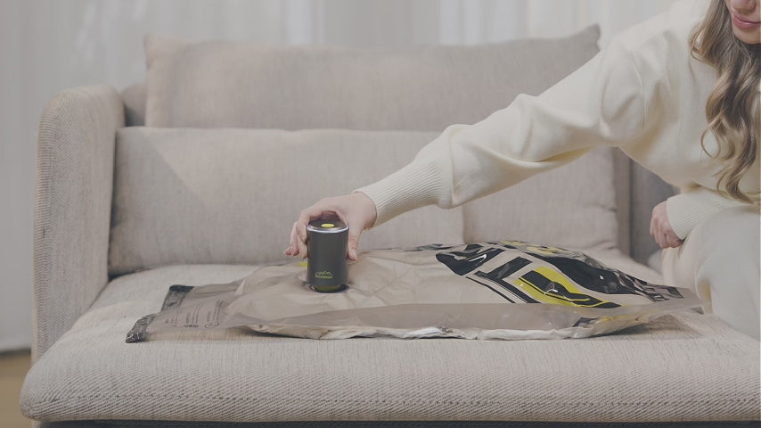Load video: Vacuum Compression Bags for Comforters, Blankets, and Seasonal Clothing -18 Pack